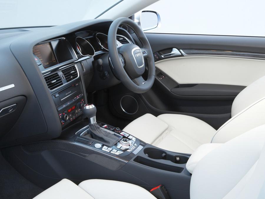 Интерьер Audi RS5 Coupe 2010 года  (AU) (фото 18 из 18)